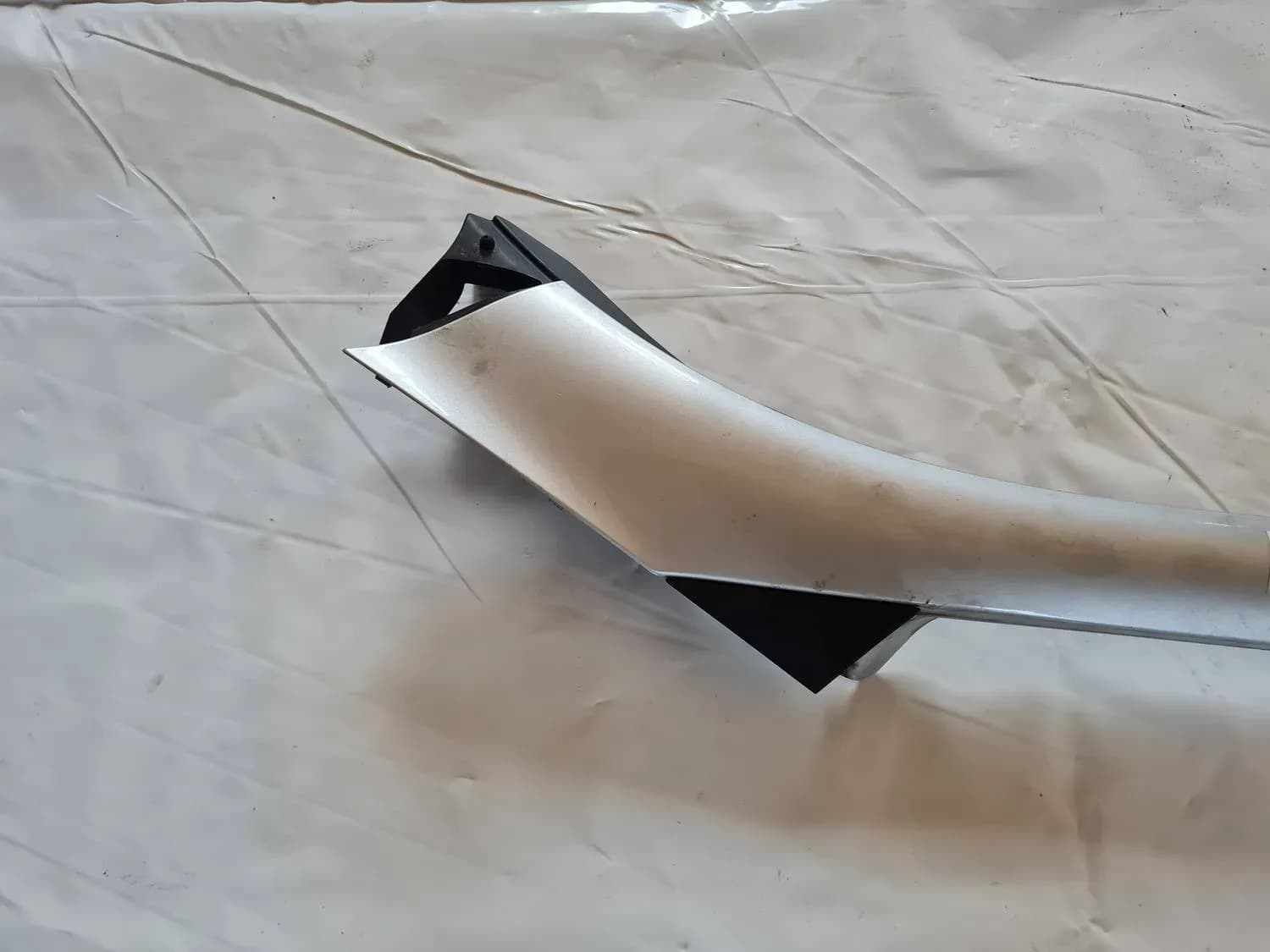 Abdeckung der vorderen Stoßdämpferstange RENAULT SCENIC III 2011 - foto 3