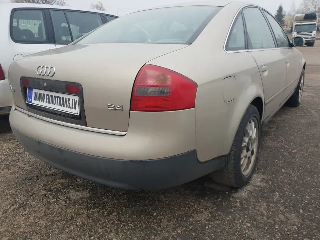 Foto des zerlegten Fahrzeugs 3