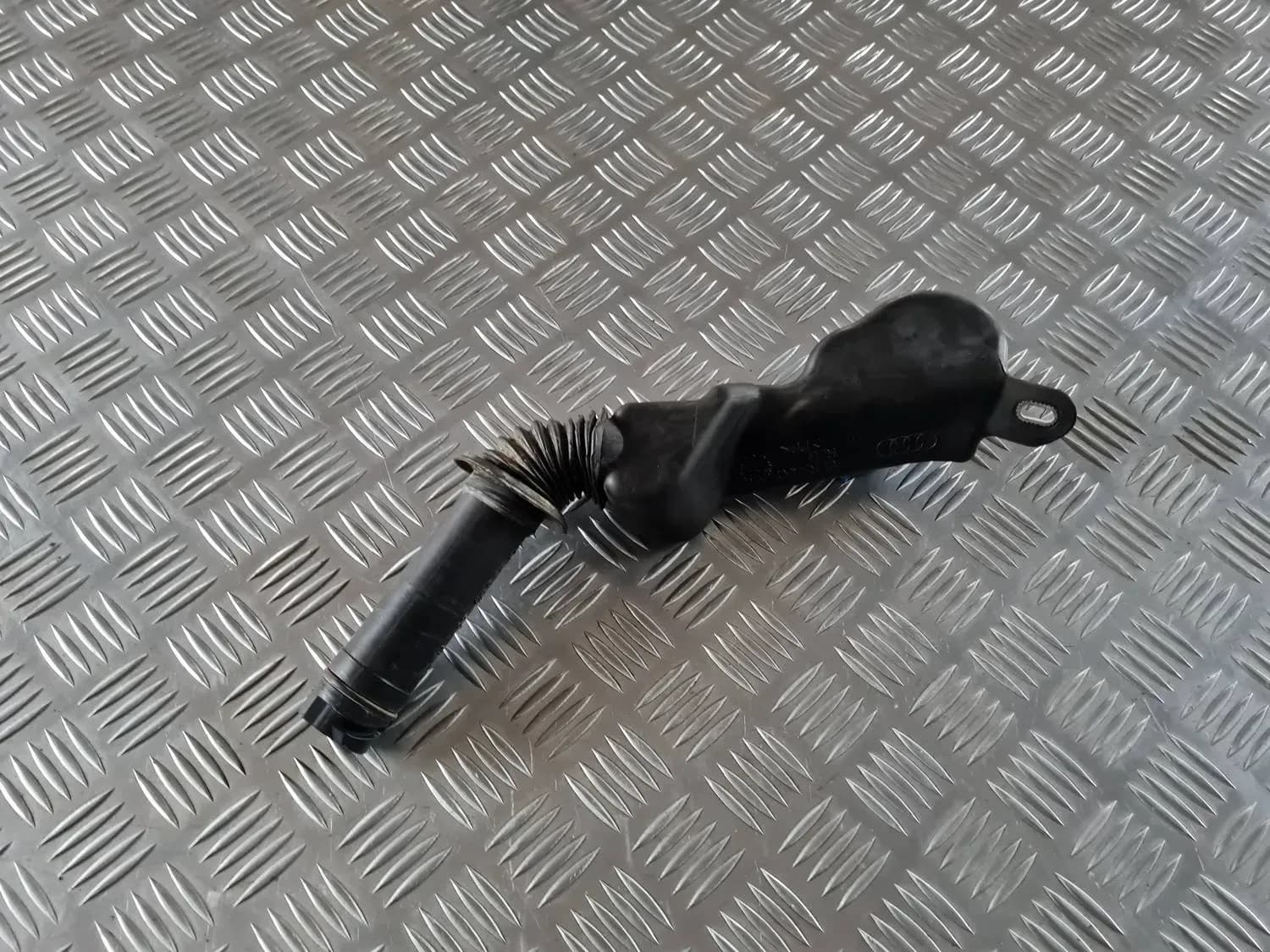 Einfüllstutzen für den Waschflüssigkeitsbehälter AUDI A6 2008