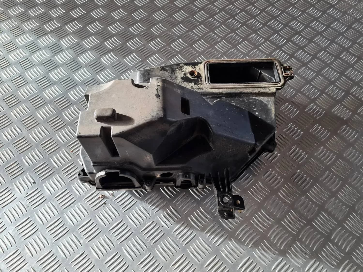 Gehäuse des Sicherungskastens AUDI A6 2008 - foto 1