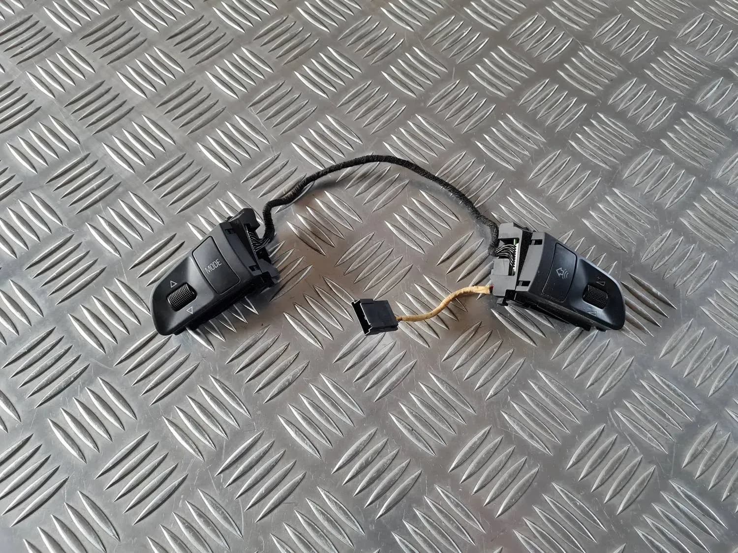 Lenkradtaste AUDI A6 2008 - foto 1