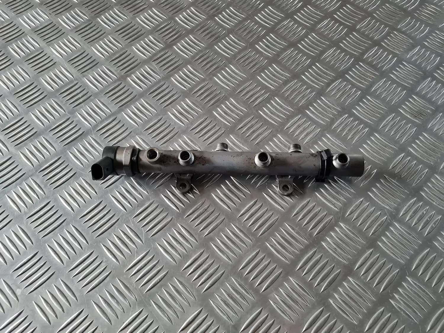 Kraftstoffleitung AUDI A6 2008 - foto 1