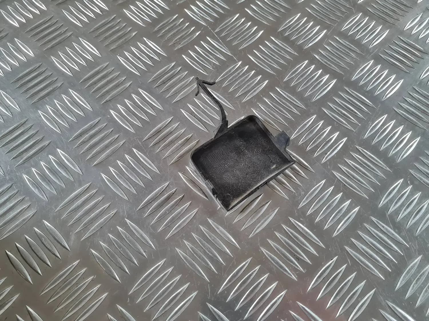 Abdeckung für Abschlepphaken am vorderen Stoßfänger RENAULT SCENIC III 2011 - foto 1
