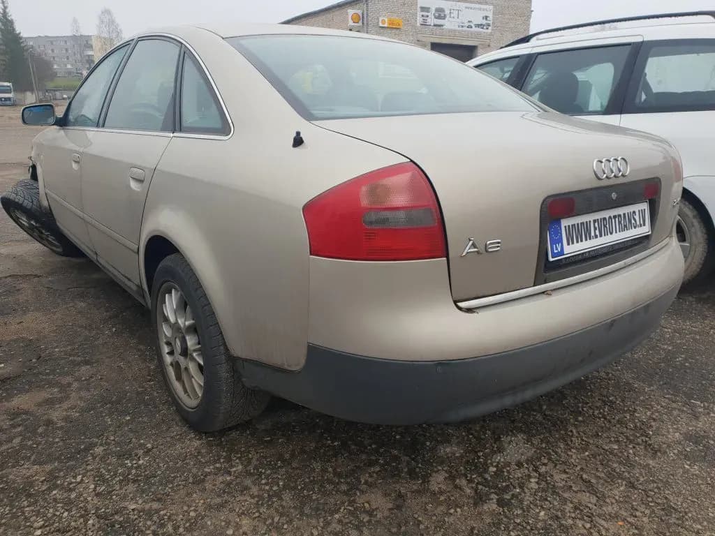 Foto des zerlegten Fahrzeugs 4