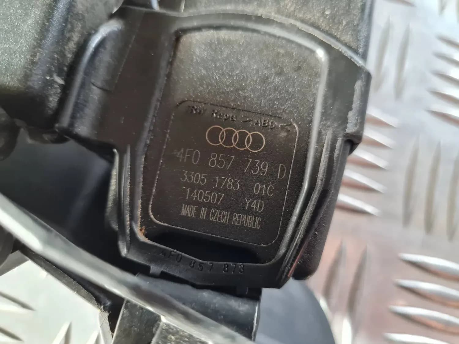Doppeltes Sicherheitsgurtschloß hinten AUDI A6 2008 - foto 4