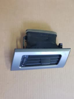 Belüftungsdüse der Instrumententafel, rechte Seite BMW 520D E60 2006 ENG.